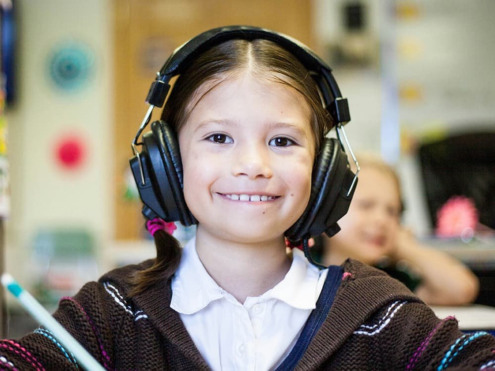 ben-mullins-je240KkJIuA-unsplash Girl with headphones